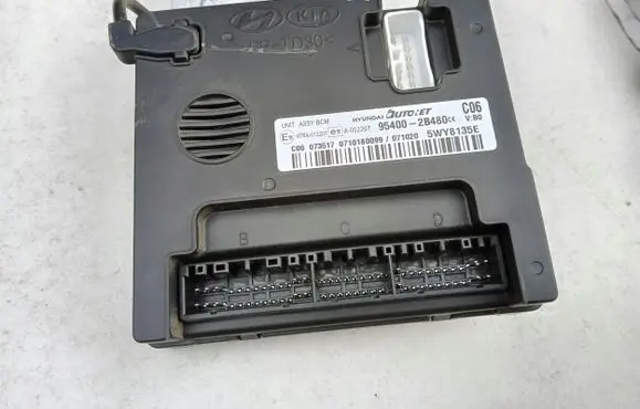 Hyundai Santa Fe Gateway control module 954002B480200609