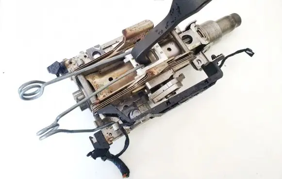 Seat Ibiza III (6L) Steering wheel axle 303012384
