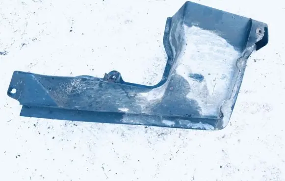 Volkswagen PASSAT B4 Engine splash shield/under tray 3a9825218