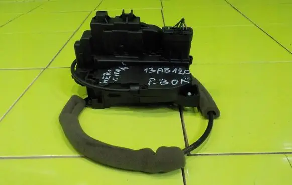 Mercedes-Benz Citan W415 Front door lock PRAWY