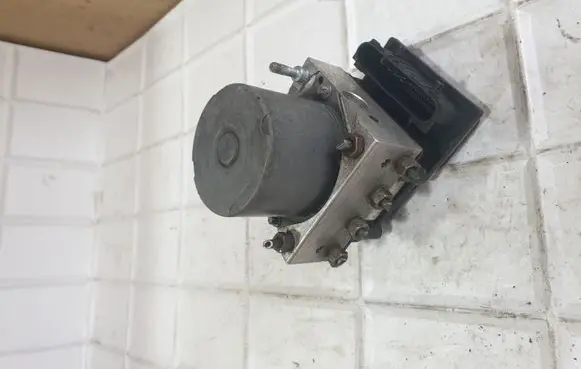 Nissan Primera ABS Pump 0265231317 01110710130