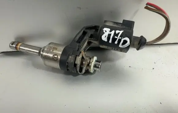 Volkswagen Golf VI Fuel injector 03C906