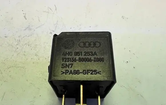 Volkswagen Touran I Other relay 4H0951253A 645