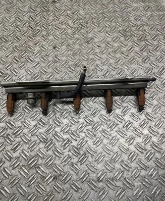 Volvo V70 Fuel injector supply line/pipe 