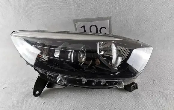 Renault Captur Headlight/headlamp 260105066R