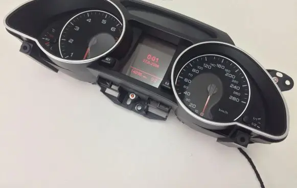 Audi A5 8T 8F Speedometer (instrument cluster) 8T0920900J