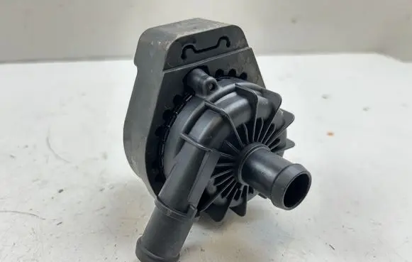 Volkswagen ID.4 Electric auxiliary coolant/water pump 1EA965567C