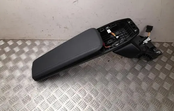 BMW 2 Active Tourer U06 Armrest 5A6E082
