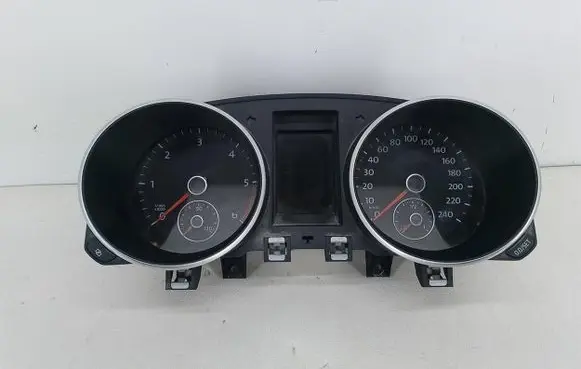 Volkswagen Golf VI Speedometer (instrument cluster) 5K0920870E