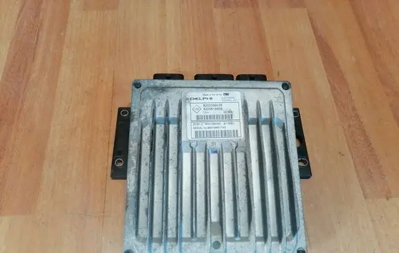 Renault Clio III Engine control unit/module 8200399038 8200619409 R0410B034C