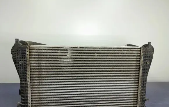 Volkswagen Scirocco Intercooler radiator 1K0145803T