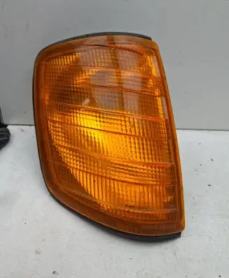 Mercedes-Benz E W124 Front indicator light 42704R6 4270AR0