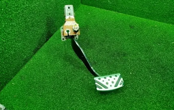 Mitsubishi Pajero Brake pedal 