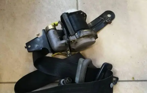 Nissan Almera Front seatbelt