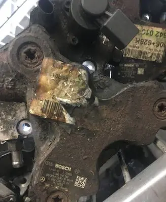 Mercedes-Benz E W212 Fuel injection high pressure pump A6420701201