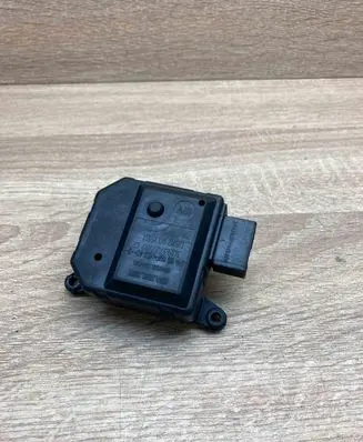 Opel Zafira B Air flap motor/actuator 309372700CE D81129015181