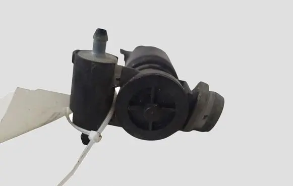 Land Rover Freelander 2 - LR2 Windscreen/windshield washer pump 30095 1007068 261454