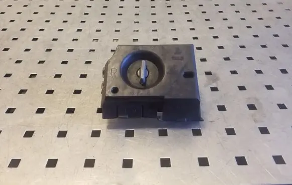 Audi A6 S6 C4 4A Tail light bulb cover holder THK81