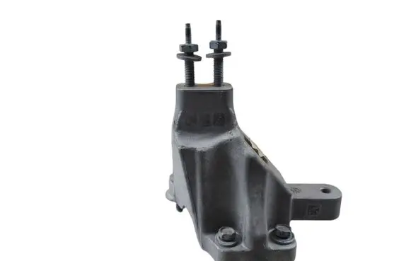 Engine mounting bracket