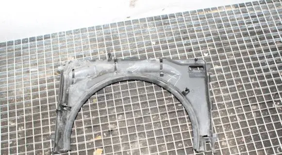 Land Rover Range Rover Sport L320 Radiator cooling fan shroud