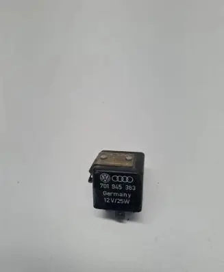 Volkswagen Multivan T4 Other relay 701945383 12V25W