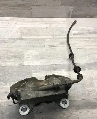 BMW 5 F10 F11 Front brake caliper 688373301