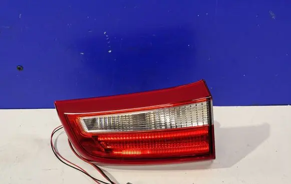 Tailgate rear/tail lights