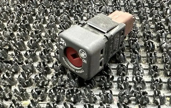 Citroen DS3 Passenger airbag on/off switch 9641391277