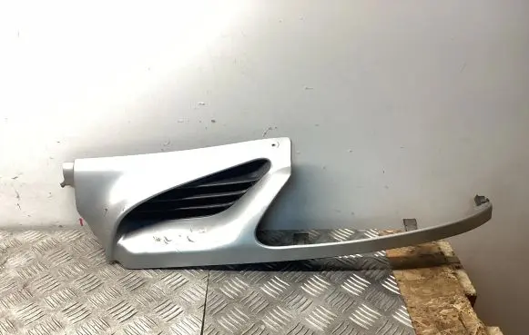 Renault Scenic I Front bumper upper radiator grill 7700834200 7700834204