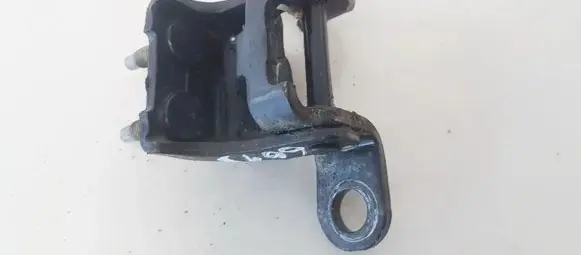 Honda CR-V Rear door lower hinge
