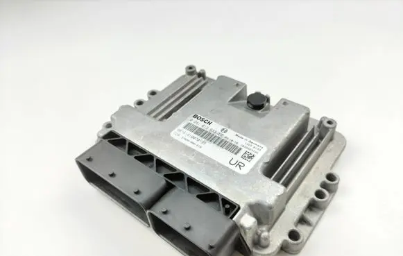 Honda CR-V Engine control unit/module 0281013633