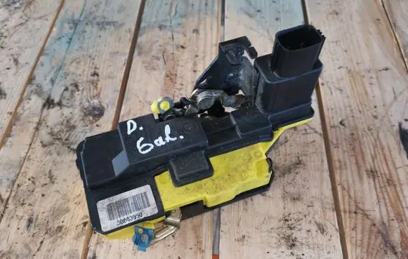 Volvo XC90 Rear door lock 30663050