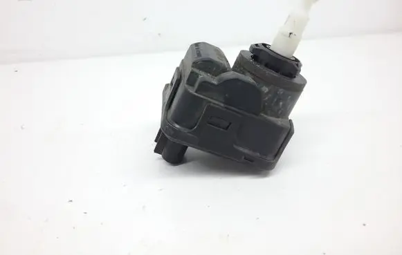 Opel Omega B1 Headlight level adjustment motor 90492832