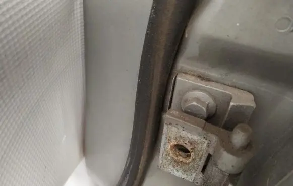 Volvo XC90 Rear door lower hinge