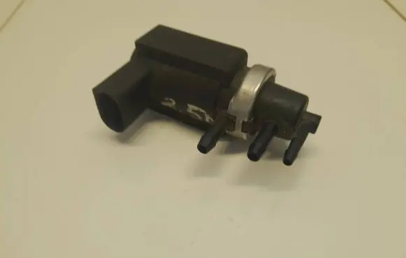 Audi A6 S6 C5 4B Turbo solenoid valve 059906527