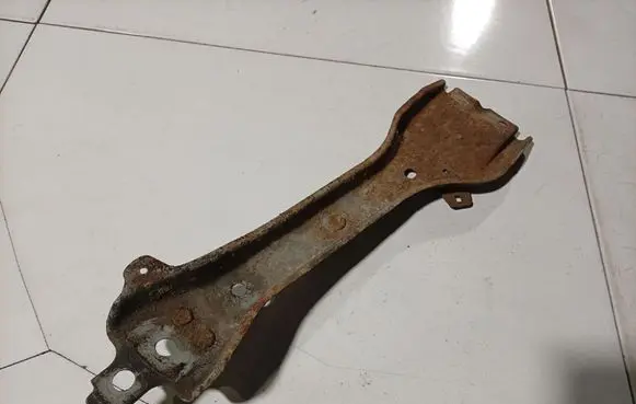 Nissan Tiida C11 Engine mounting bracket 