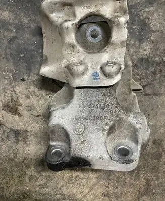 BMW 1 F20 F21 Engine mounting bracket 6788607