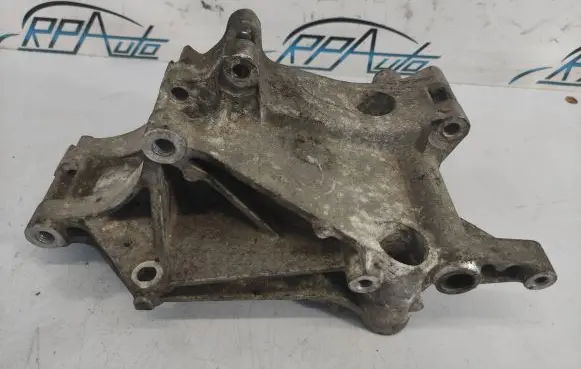Volkswagen Golf III Engine mounting bracket 037903143G