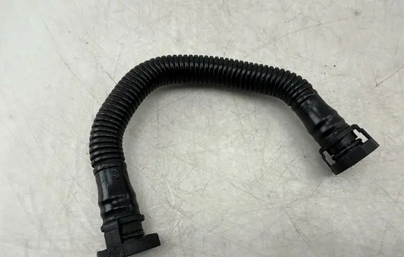 Audi A3 S3 8P Breather hose/pipe 06F103221E