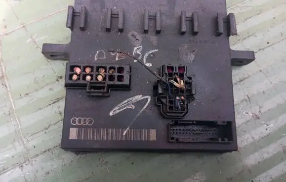 Audi A4 S4 B6 8E 8H Comfort/convenience module 8E0907279D
