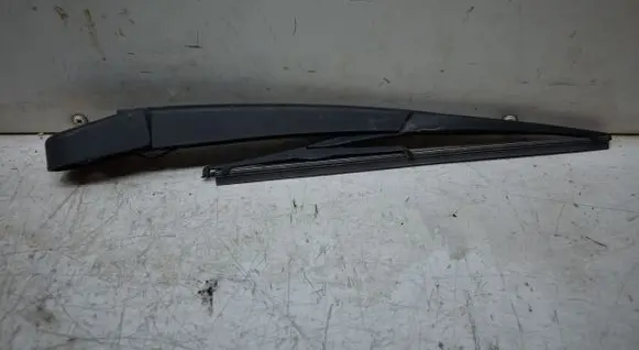 Rear wiper blade arm