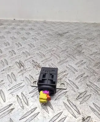 Audi A6 S6 C6 4F Battery relay fuse 4F0915519