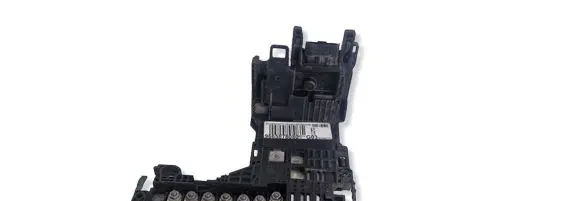 Peugeot 508 Fuse module 9665878080 E1063179E