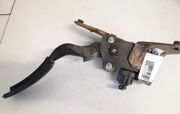 Nissan Quest Accelerator throttle pedal