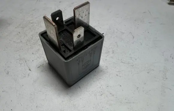 Seat Leon (1P) Other relay 8D0951253 V23134J52X300