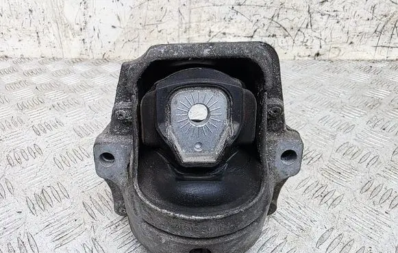 Engine mount bracket