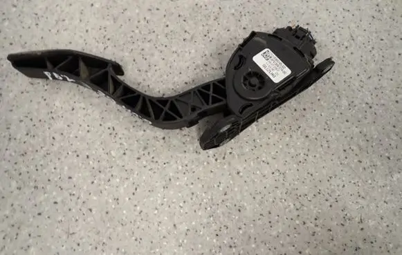 Suzuki Grand Vitara II Pedal assembly 15900-65J02