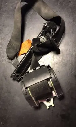 BMW 5 E39 Front seatbelt 8198571