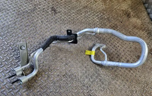 Jeep Grand Cherokee Air conditioning (A/C) pipe/hose 68217214AD
