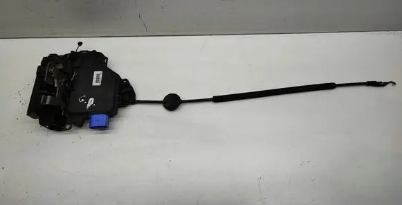Volkswagen Golf V Rear door lock 7L0839016